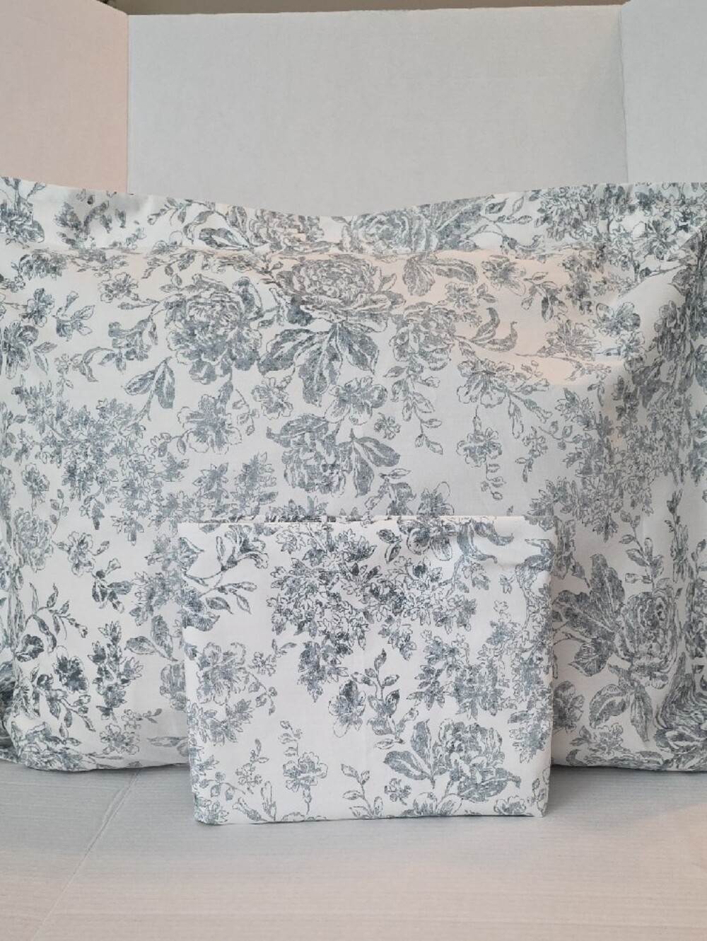 Tahari Cotton Botanical Floral White Blue Block Print Full/Queen Comforter Set
